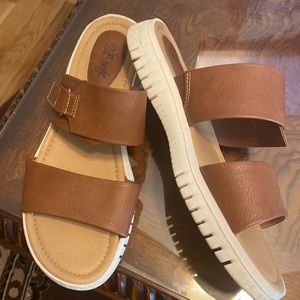 EuroSoft Size 9w brown sandals